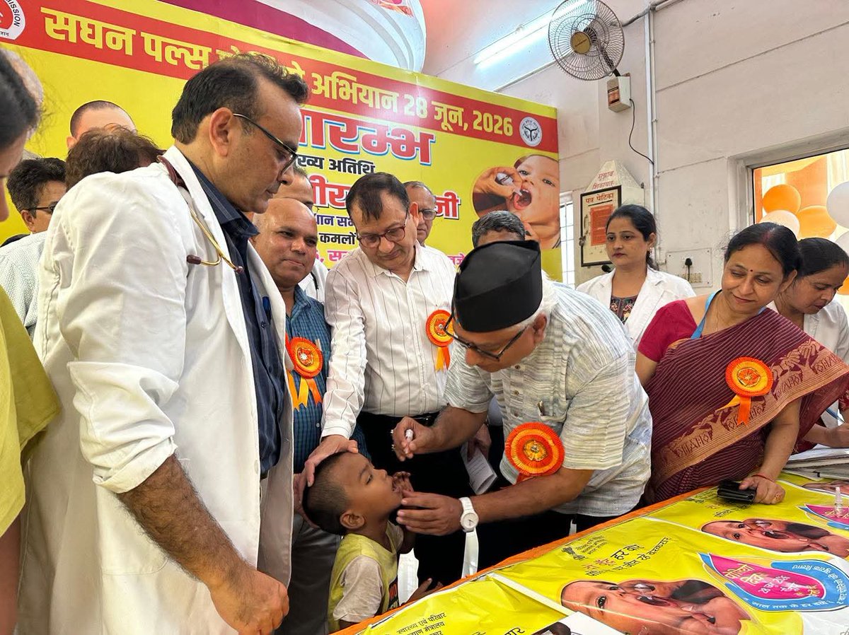 DrNeerajBora's tweet photo. सघन पल्स पोलियो अभियान–2026 के शुभारंभ अवसर पर वीरांगना अवंतीबाई महिला चिकित्सालय में मुख्य अतिथि के रूप में सम्मिलित हुआ।

अभियान के दौरान 5 वर्ष तक की आयु के बच्चों को पोलियो की दो बूंद पिलाकर उनके स्वस्थ एवं सुरक्षित भविष्य की कामना की तथा सभी अभिभावकों से अपील की कि वे अपने 5 वर्ष तक के प्रत्येक बच्चे को पोलियो की खुराक अवश्य पिलाएँ।

इस अवसर पर मुख्य चिकित्सा अधिकारी डॉ. एन. बी. सिंह, डॉ. संजय दोहरे(सीएमएस), डॉ. सलमान, डॉ. ए. के. प्रसाद, डॉ. फैज़ान, डॉ. अमिताभ एवं डॉ. सुरभि सहित चिकित्सकगण, स्वास्थ्य विभाग के अधिकारी एवं कर्मचारी उपस्थित रहे।

आइए, हम सभी मिलकर अपने बच्चों को पोलियो की दो बूंद अवश्य पिलाएँ और “हर बार दो बूंद, पोलियो पर जीत बरकरार” के संकल्प को साकार करें।

#PulsePolio2026 #DoBoondZindagiKi #PolioFreeIndia #SwasthBharat #DrNeerajBora