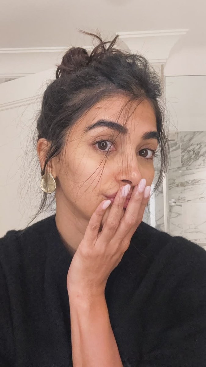 pottai_vaani's tweet photo. What do you mean u forgot the chastity keys u told me to come to the clg function in a bride dress and i did 

Bestie: Ayyayyo sorry da... Sorry...di 🤭  i think i lost the keys in the bus while I was travelling but don't wry look on the good side you can be a sissy doll for life https://t.co/X2UkoPGCk6