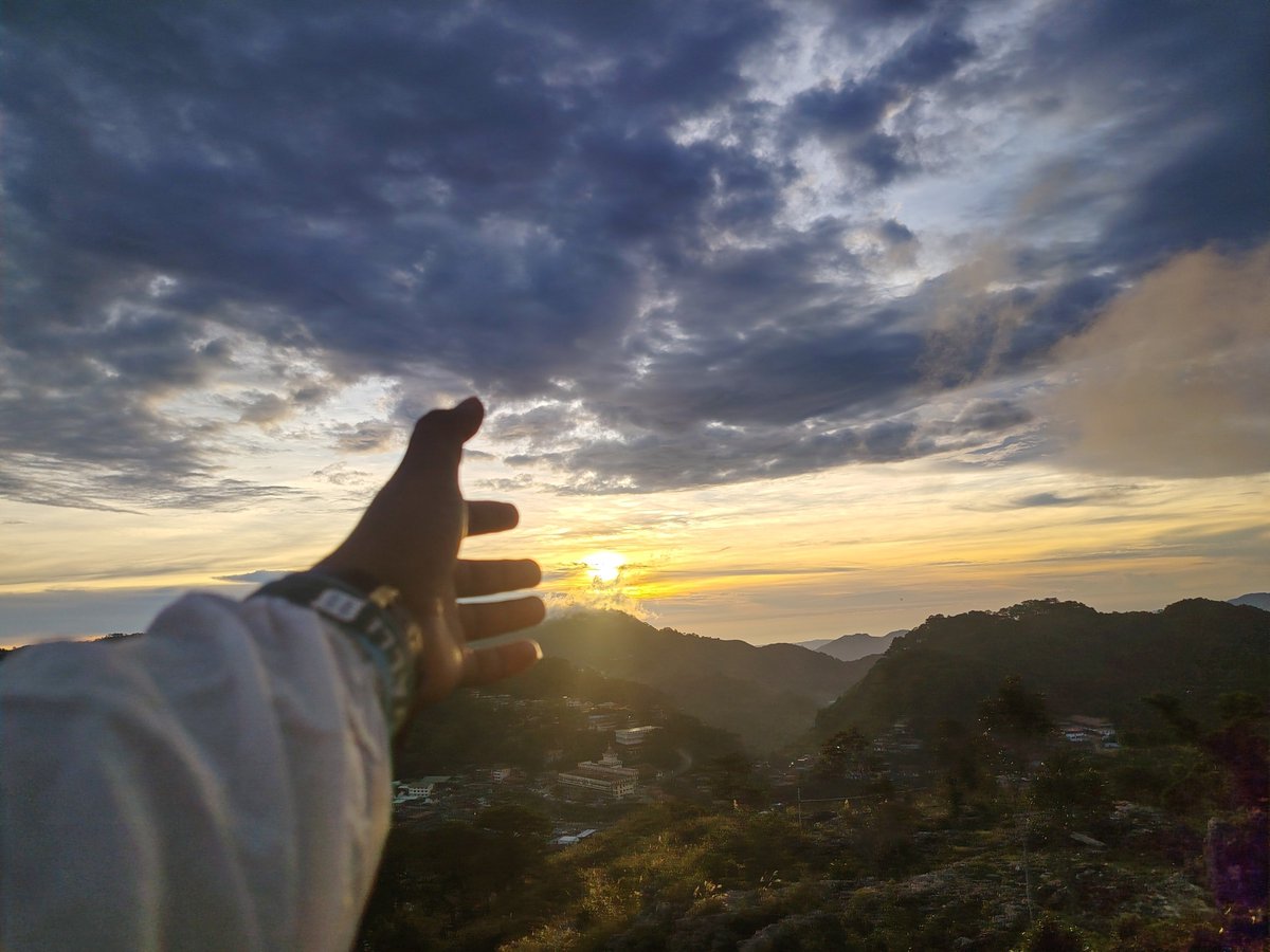 Torogi1597's tweet photo. #Valleywood
#alonehiking
#latrinidad
#benguet https://t.co/BfzqFuHueA