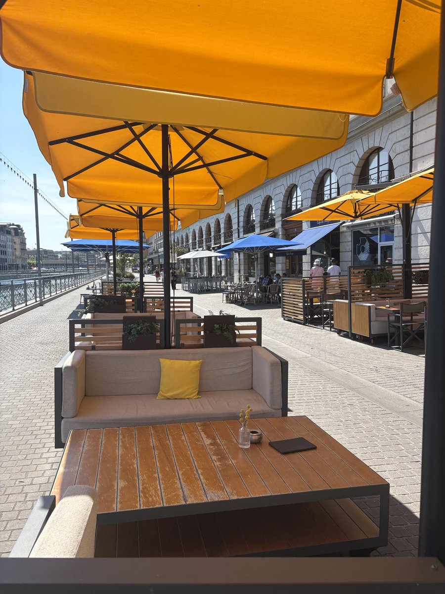 GmurHelen's tweet photo. 🔥🔥🔥🔥🔥🔥🔥🔥🔥🔥🔥🔥
We are melting
Quai des Bergues, Bains des Paquis
#JetdEau #Geneva #Switzerland🇨🇭#Genève #Suisse 🇨🇭 #Genf #Schweiz 🇨🇭 #Ginevra #Svizzera 🇨🇭 https://t.co/ScyXrRBLT6