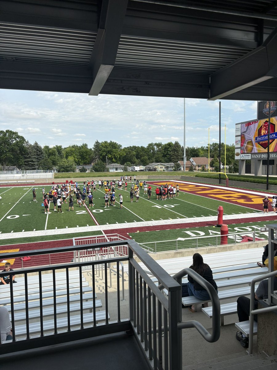 therealBPW's tweet photo. Where are the Willits this weekend? Madison and Aberdeen SD! Family and football. https://t.co/ihLChmtzqK