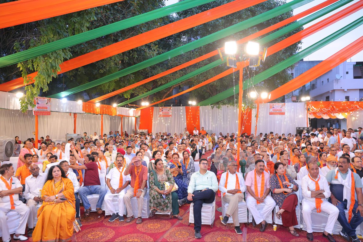 hdmalhotra's tweet photo. लक्ष्मी नगर में आयोजित 'विकसित भारत संकल्प सम्मेलन' में सहभागिता कर स्थानीय नागरिकों से संवाद किया।

इस अवसर पर माननीय प्रधानमंत्री श्री @narendramodi जी के नेतृत्व में बीते वर्षों में देश में हुए परिवर्तनकारी विकास, सुशासन और जनकल्याण के कार्यों तथा माननीय मुख्यमंत्री श्रीमती @gupta_rekha जी के नेतृत्व में दिल्ली में विकास, स्वच्छता, बेहतर आधारभूत संरचना और नागरिक सुविधाओं को सुदृढ़ बनाने की दिशा में किए जा रहे प्रयासों पर विस्तार से चर्चा हुई।

इस अवसर पर दिल्ली विधानसभा के मुख्य सचेतक एवं लक्ष्मी नगर के विधायक श्री @abhayvermabjp र्जी सहित पार्टी एवं समाज के अनेक गणमान्य नागरिक उपस्थित रहे।

@BJP4Delhi @BJP4India @PMOIndia @AmitShah @NitinNabin @blsanthosh @PavanRanaRSS #HarshMalhotraBJP