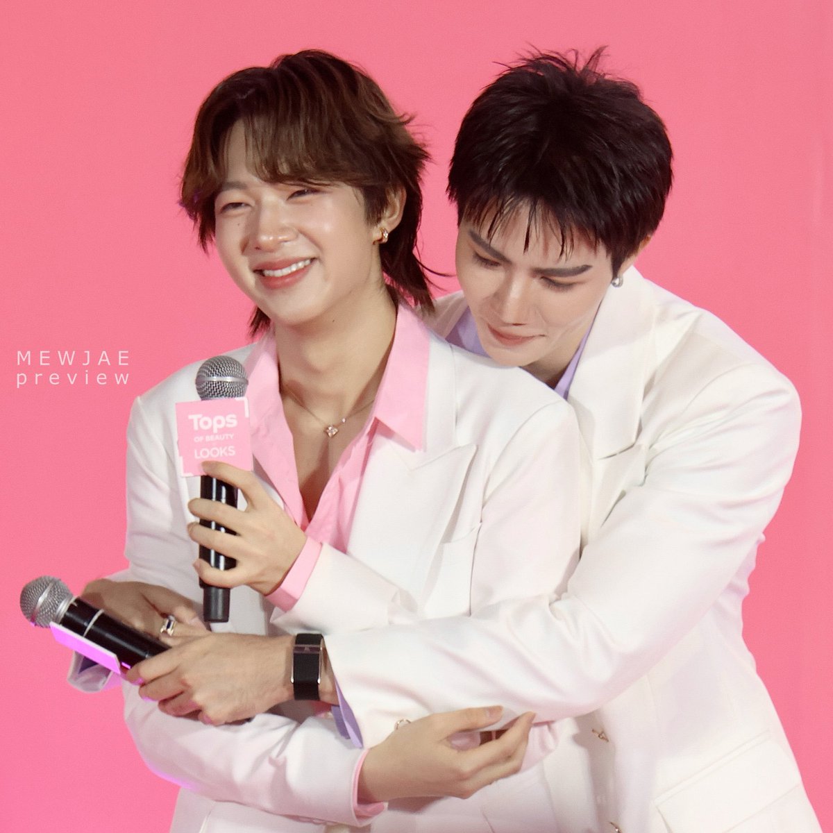 deluluvelvets's tweet photo. How can you not fall for them 😭
SWEET CANDY WITH ZEENUNEW
#MondahminSweetCandyxZNN
⊹ ࣪ ˖ #ZeeNuNew #Zeepruk #NeNew ꈍ .̮ ꈍ ⁺◟ ✿⃣
ʕづ•ᴥ•ʔづ♡ https://t.co/YOluyX2zbg