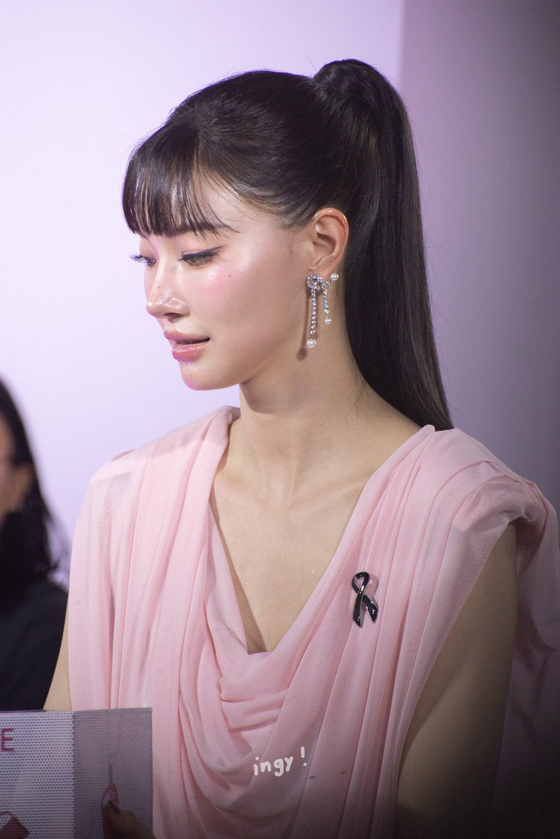ingyccc's tweet photo. JingJing Yu Prariyapit serving her face card❤️‍🔥

JJJ FAM LANEIGE TINT UP 
#LaneigexJanJingjing https://t.co/QAdafTW5ZG