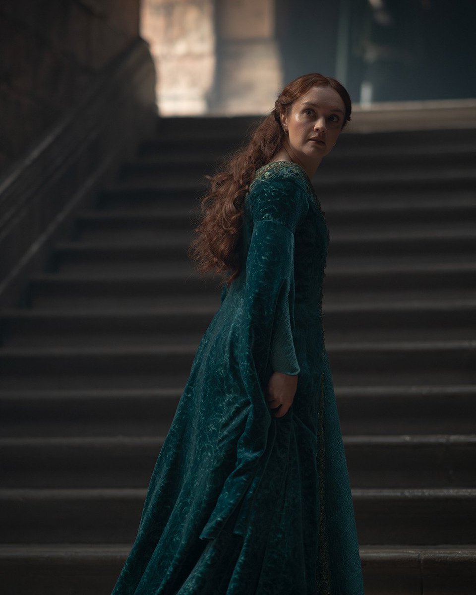 thetargtowers's tweet photo. [NEW STILL] Dowager Queen Alicent https://t.co/UK8hTit2W7
