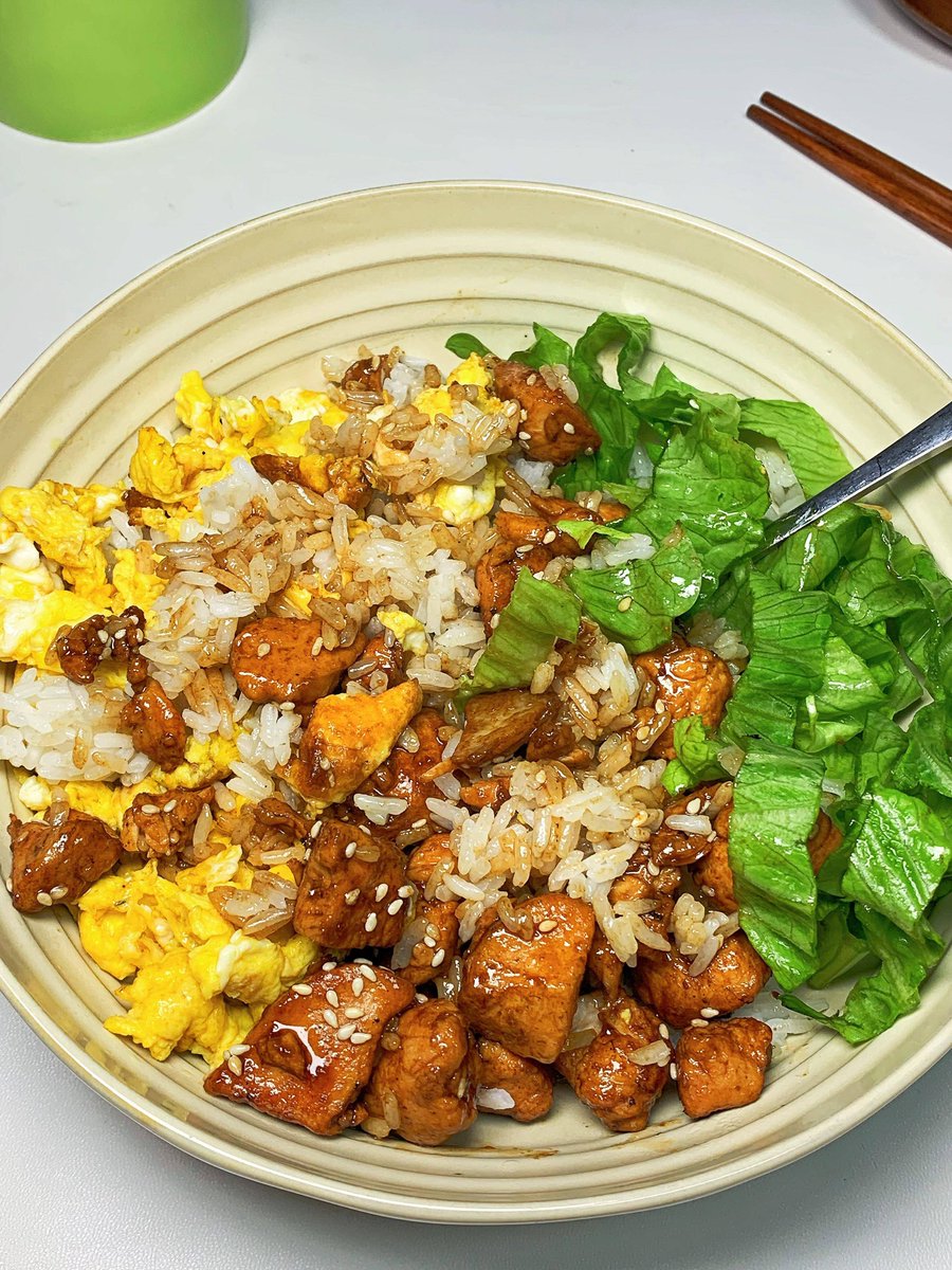 SPeteroh's tweet photo. My first homemade teriyaki chicken bowl! Juicy grilled chicken smothered in sweet-savory sauce, with fresh rice and veg. Cozy weeknight win https://t.co/xyzFsCpPUp