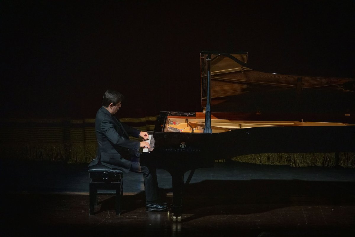 perianespiano's tweet photo. Gracias, Montevideo - @TeatroSolis por vuestro recibimiento.
Primera parada de la gira por Iberoamérica. https://t.co/tgQyVPJT2W