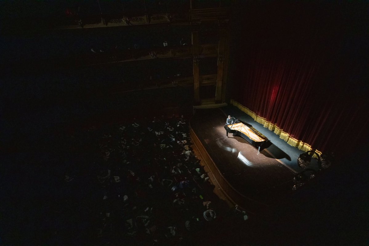 perianespiano's tweet photo. Gracias, Montevideo - @TeatroSolis por vuestro recibimiento.
Primera parada de la gira por Iberoamérica. https://t.co/tgQyVPJT2W