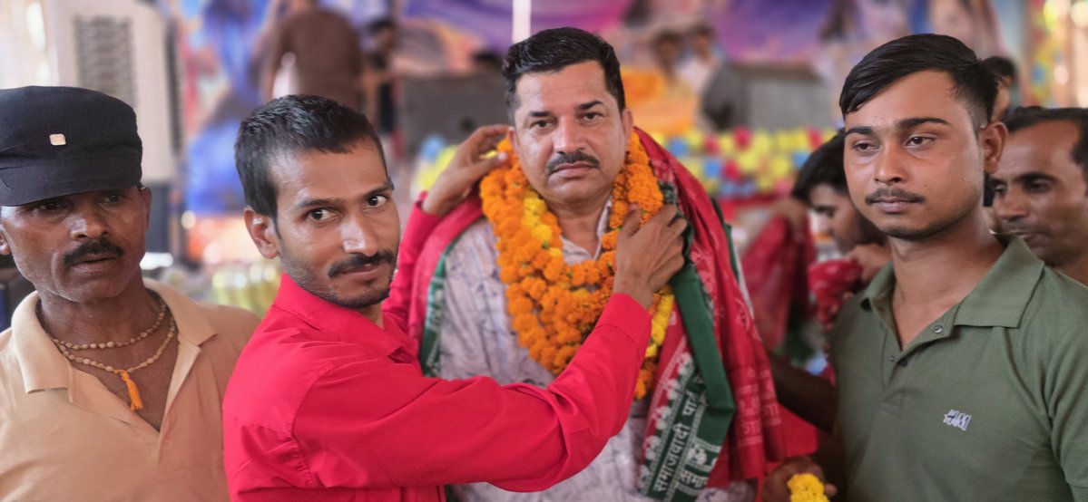YadavRaval's tweet photo. #विधानसभा_सदर_107_मैनपुरी 
श्री सर्वेश यादव जी ग्राम गनेशपुर दीवानी के यहां श्रीमद् भागवत कथा में पहुंचने पर आपके द्वारा जो सम्मान दिया गया उसके लिए आपके और पूरे गांव का आभारी।
@yadavakhilesh 
@dimpleyadav 
@proframgopalya1
@samajwadiparty 
@shivpalsinghyad 
@MPDharmendraYdv https://t.co/VaiJfmGKdw