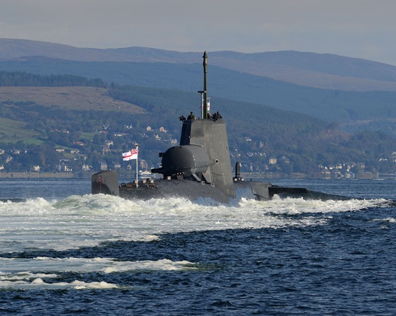 top_force's tweet photo. ⚓️🇬🇧 #AUKUS À nouveau, la @RoyalNavy ne peut envoyer aucun de ses 6/7 sous-marins nucléaires d’attaque #SSN #SNA en mission https://t.co/nFz1xse8ZP https://t.co/moFv9s33jY