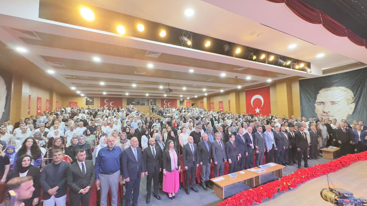 Tahsinince1071's tweet photo. Birlik ve Beraberlik İçinde, Toyumuz Kutlu Olsun! 🇹🇷

Milliyetçi Hareket Partisi Çekmeköy İlçe Başkanlığı olarak, büyük bir coşku, heyecan ve yoğun bir katılımla 7. Olağan İlçe Kongremizi bugün itibarıyla gerçekleştirdik!

Kongremize katılarak bizleri onurlandıran;

Genel Başkan Yardımcımız, Geçmiş Dönem MDK Üyemiz ve Divan Başkanımız Sayın İsmail Faruk Aksu’ya,
İl Başkanımız Sayın Volkan Yılmaz’a,
MYK Üyelerimiz Sayın Cüneyt Göz ve Sayın Umut Bağlı’ya,
Ülkü Ocakları İlçe Başkanımız Sayın Ali Uğur Gevrek’e ve yiğit Bozkurtlarımıza,
Türkiye Muhtarlar Konfederasyonu Genel Başkanı Sayın Kadir Delibalta’ya,
Cumhur İttifakı paydaşlarımız; AK Parti İlçe Başkanı Sayın Fatih Sırmacı ve Büyük Birlik Partisi İlçe Başkanı Sayın Murat Arslan’a,
Geçmiş dönem kurucu belediye başkanımız Sayın Ahmet Poyraz’a,
Bizleri hiçbir zaman yalnız bırakmayan kıymetli Çekmeköylü hemşehrilerimize,
Muhtarlarımıza, STK temsilcilerimize ve salonu dolduran tüm dava arkadaşlarımıza yürekten teşekkür ederiz.

Liderimiz Sayın Devlet Bahçeli’nin izinde; Çekmeköy için, geleceğimiz için durmadan, yorulmadan çalışmaya devam edeceğiz. Kongremiz hayırlara vesile olsun.