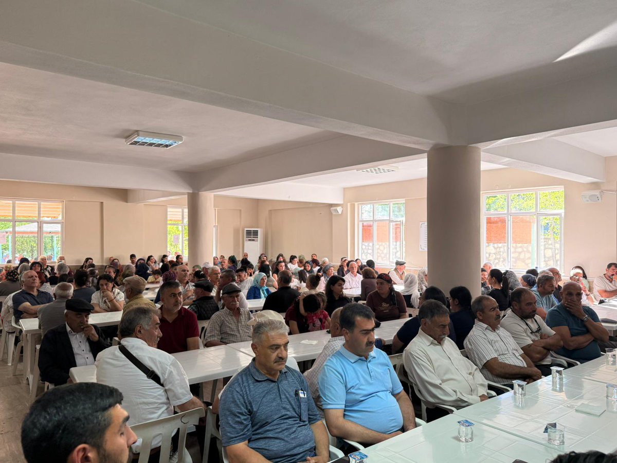 TC_Pertek's tweet photo. 📍Kaymakamımız Sayın Yusuf Ziya YAKTI, Belediye Başkanımız Sayın Recai VURAL, Cemevi Dedesi Sayın Hüseyin GÜLER, ilçe protokolü ve vatandaşlarımızın katılımıyla Cemevi’nde düzenlenen Aşure Lokması programına katıldı. https://t.co/qMVo1ZupD3