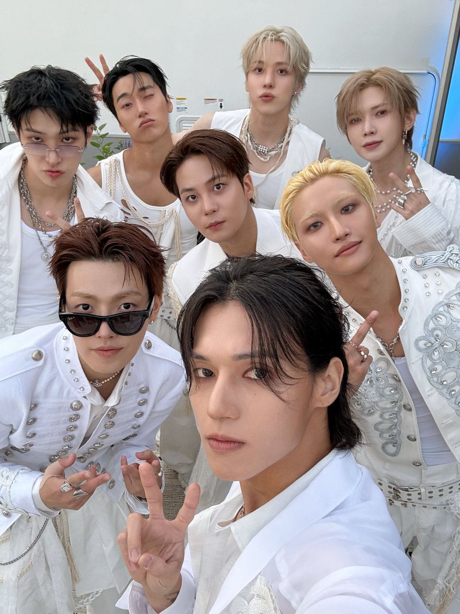 JWYcomfort's tweet photo. 8 MAKE 1 VISUAL!!!!!!! LOOK AT THEMMMM https://t.co/to3whHA2bd