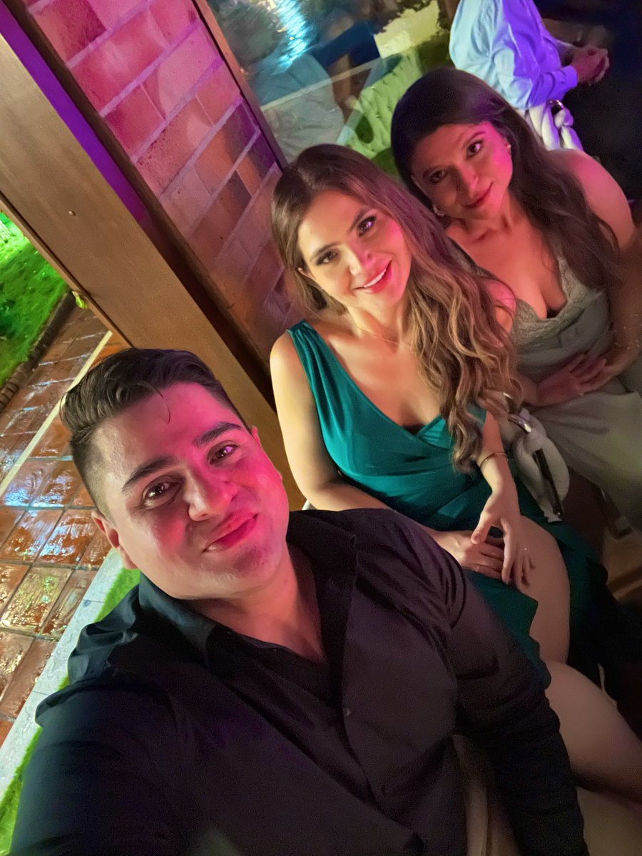 wolfanmartheyn's tweet photo. Este es el momento donde el tiempo se detiene y las risas no paran,
Siempre estamos juntos en los momentos más especiales 💖💖
Porque el destino nos hizo amigos pero la vida nos volvió hermanos🫶🏻 https://t.co/WksXPOeUcE