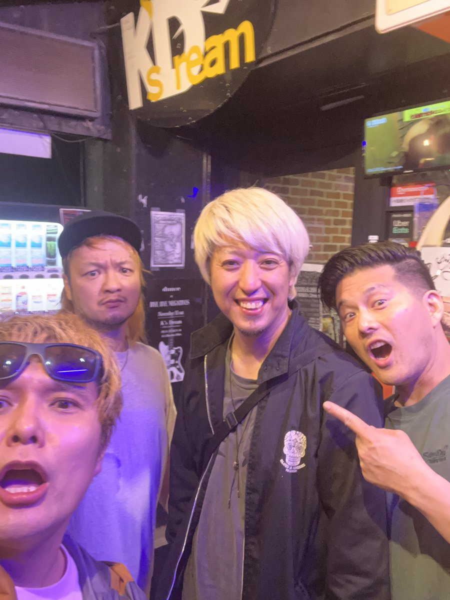 T_CF_F_official's tweet photo. 🎸ありがとうございました！🦑🔥

2026.6.26 稲毛K’s Dream
『お前がいなけりゃはじまらねえよ。2』

雨の中ご来場いただいた皆様、K’s Dreamスタッフの皆様、そして共演の
the Swiss Porno
HANKs
二十三夜銀座
の皆様、本当にありがとうござい��した！！✨

機材トラブルもなんのその👍
またしても熱量たっぷりの稲毛K’s Dream🔥
非常に素晴らしい音楽の夜でした😎
また笑顔でお会いしましょう！！🦑🦑🦑✨

【SET LIST】

1.イメージ
2.Moonlight Bop〜月面の海賊〜
3.ナツメグ
4.ハスキー・ピンキー・ベイビー
5.夢の中でさえ
6.草津の夜
7.Mount Fuji Breakdown
8.宇宙から来たロックバンド
9.vintage
10.アインシュタイン

Supported by AIマネージャーオルガ

⬇️📸 ユイさんとイカフリ📸⬇️