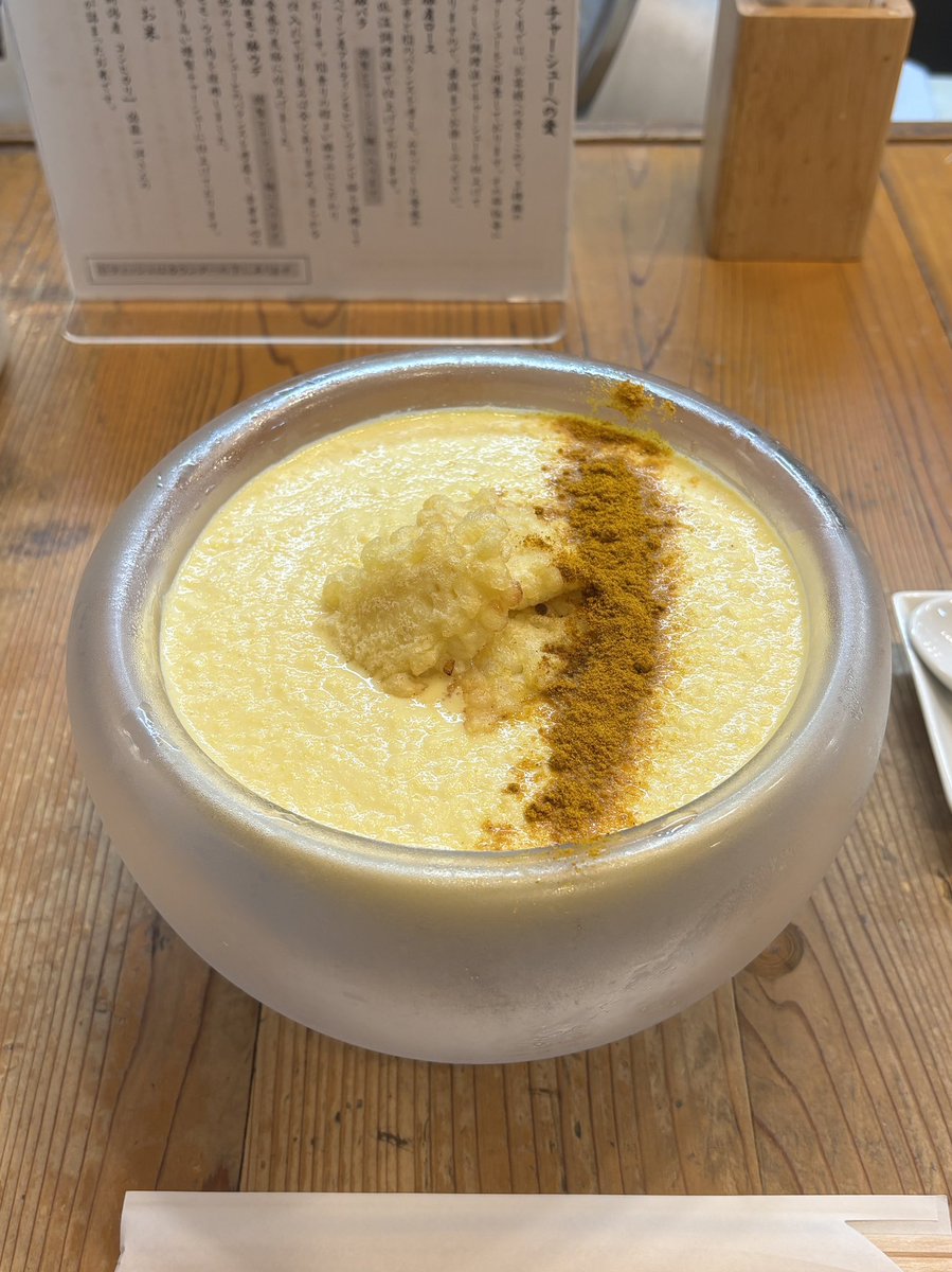 watanabe_raxus's tweet photo. おはようございます☀️
昨日は浅草橋にある「ろく月」さんへ🍜✨️
夏限定のとうもろこしの冷やしらぁ麺をいただきました🌽
まるで飲むとうもろこしのような濃厚スープにもちもち麺が絡んで絶品でした...🤤
とうもろこしの天ぷらとカレーパウダーも良いアクセントに◎
今週もよろしくお願いします🙌 https://t.co/lv1ITey6F7