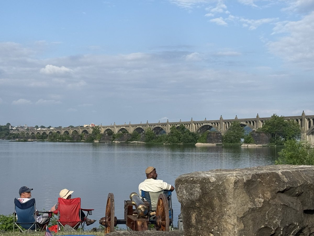 Chasing36and72's tweet photo. At the Susquehanna NHA Riverfest, waiting for the commemoration of the Wrightsville Bridge Burning 🔥 during the Gettysburg Campaign 🇺🇸

Long Live our Grand Republic!🇺🇸 https://t.co/ol8vtrSUa0