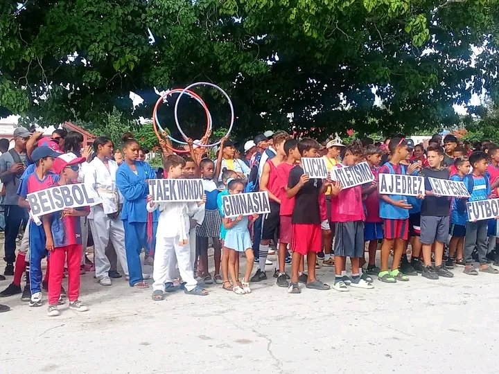 mirielapiat's tweet photo. Organizacion, belleza colorido e intergacion de las entidades y factores fue lo vivido en la   innauguración del #verano2026 en el munipio #RioCauto. Excelente La participación Del INDER y Cultura. #VeranoConmiGente
@BorgesOlivero https://t.co/669bRNCKFn