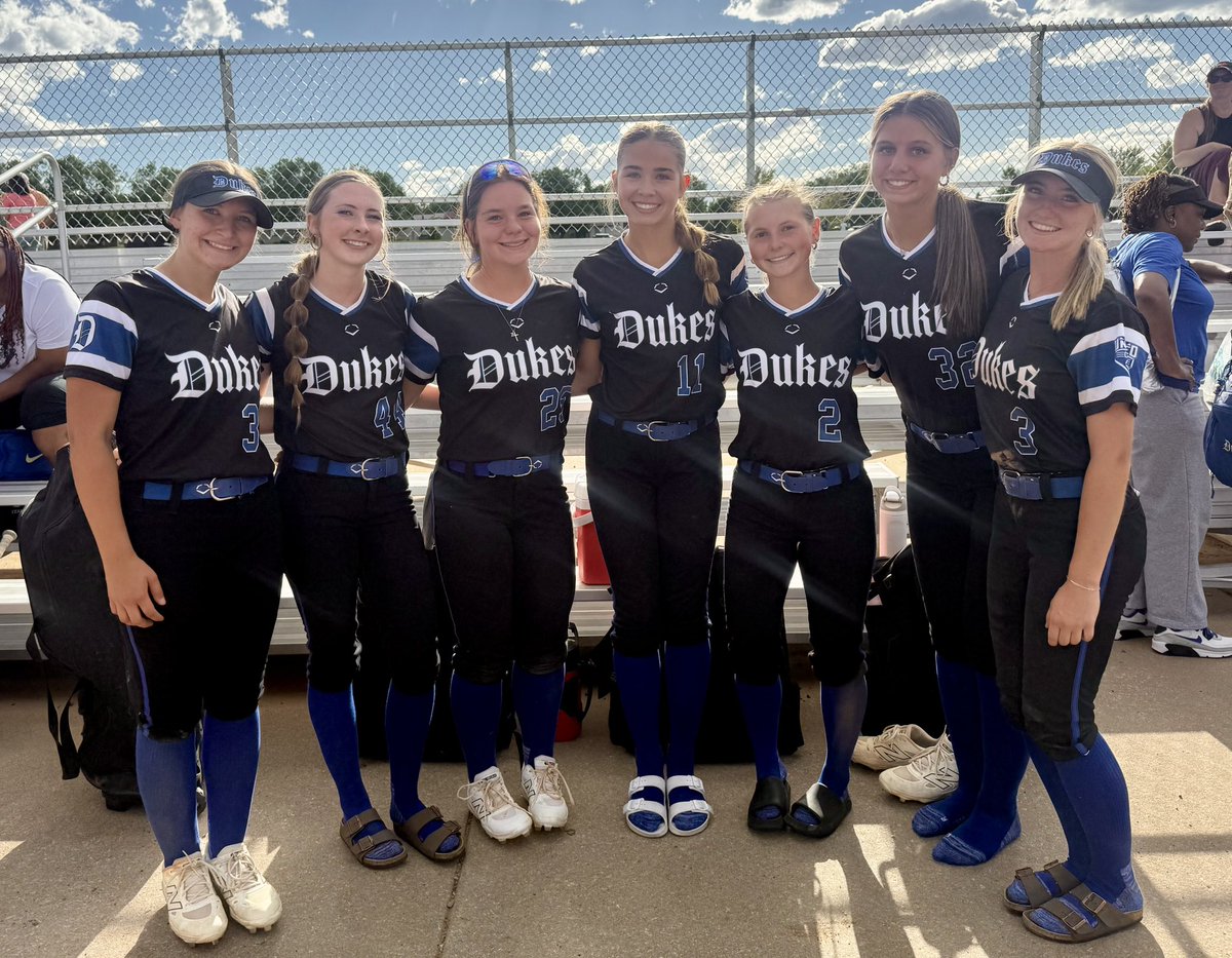 alyssaridge2029's tweet photo. I had a great time yesterday attending the Lady Dukes Exposure camp with some of my teammates. Today I went to another great camp and learned a lot with outfield and recruiting. These first two camps were a good start to our Colorado Sparkler week. @ChiDukes2029 https://t.co/HA9B3H323f