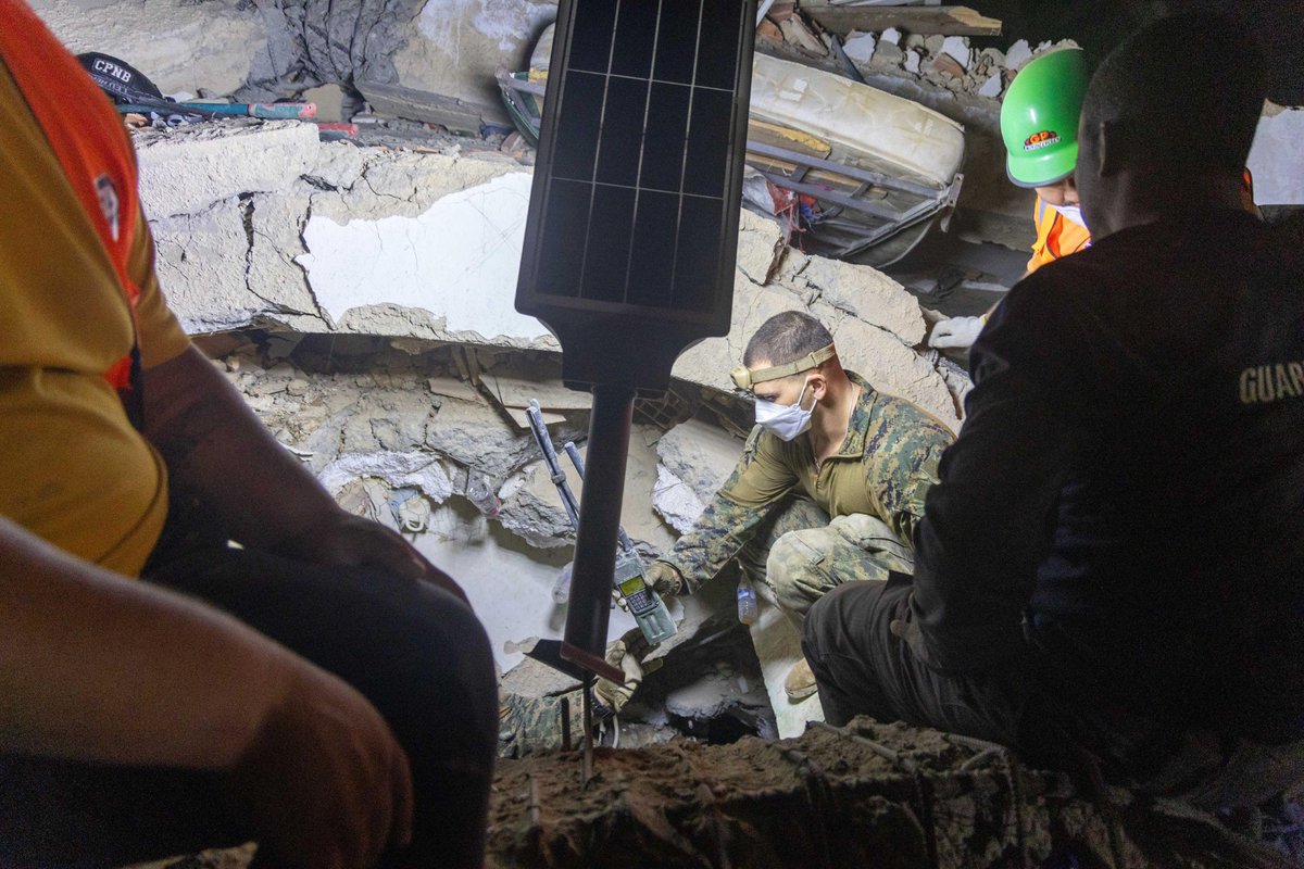 Southcom's tweet photo. Marines on the ground, saving lives. 🇺🇸🇻🇪
U.S. Marines in Venezuela are supporting U.S. and international first responders during search and rescue efforts in areas hardest-hit by the earthquakes.

The @DeptofWar continues to work closely with the @StateDept to support earthquake relief efforts and deliver assistance to the Venezuelan communities of greatest need. At the direction of #SOUTHCOM, U.S. military forces are supporting U.S. disaster assistance to the people of Venezuela in the aftermath of the June 24, 2026, earthquakes.

@SecWar @USMC @The24thMEU @WHAAsstSecty @USForeignAssist @USAenEspanol @usembassyve