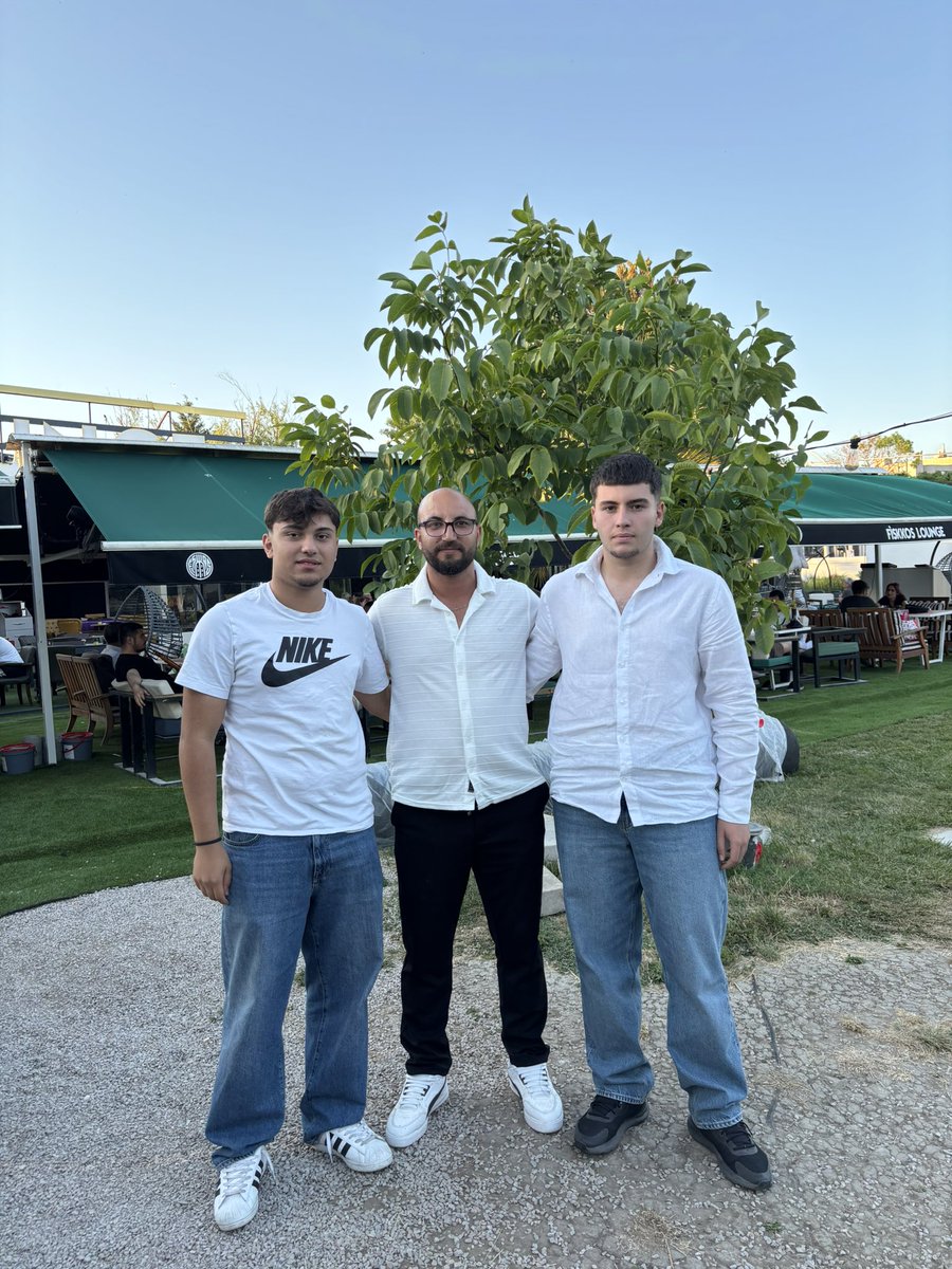 LiseHmresmi's tweet photo. Hodri Meydan Lise Grubu olarak gerçekleştirdiğimiz toplantımızda bizleri en güzel şekilde ağırlayan Fiskkos Lounge Cafe ailesine teşekkür ederiz. Misafirperverlikleri, ilgileri ve samimi ev sahiplikleri için kendilerine şükranlarımızı sunuyoruz.
#HMLISE https://t.co/2bdQfcHiYx
