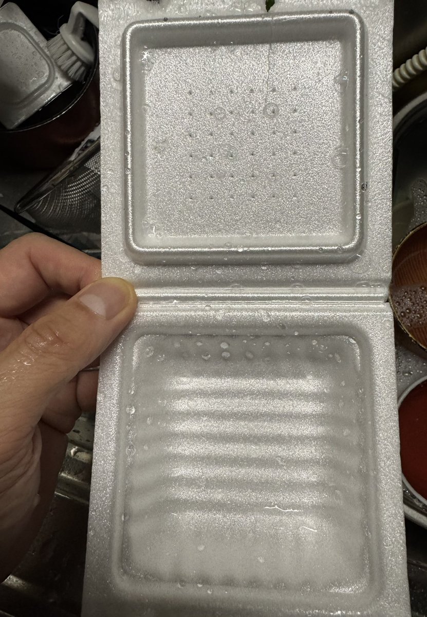takizawa0914's tweet photo. 【今日のごみトリビア】
納豆パックは洗えば、プラスチック資源になりますよ！毎日食べるものなので、洗えばごみがかなり減ります。洗うのが大変な場合はプラ資源ではなく可燃ごみになります（自治体の指示に従ってください） https://t.co/9i5JyJ7emb