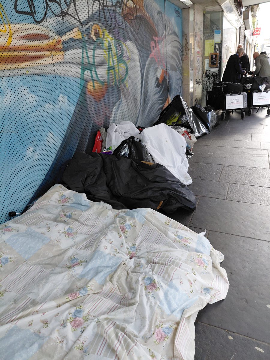 Invisiblesthe's tweet photo. A really busy night for our team of dedicated volunteers who supported 48 souls in and around the streets of Glasgow city centre.

Each person received a hot bite to eat &amp; drink and all given fresh clothing  and brand new underwear and time spent chatting with them 💚 https://t.co/SRBqBEBC0f