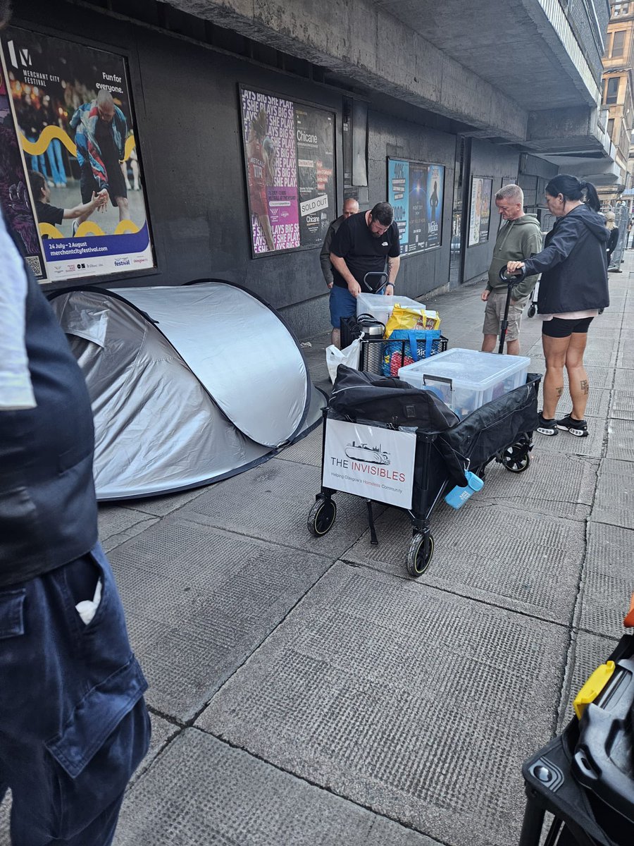 Invisiblesthe's tweet photo. A really busy night for our team of dedicated volunteers who supported 48 souls in and around the streets of Glasgow city centre.

Each person received a hot bite to eat &amp; drink and all given fresh clothing  and brand new underwear and time spent chatting with them 💚 https://t.co/SRBqBEBC0f
