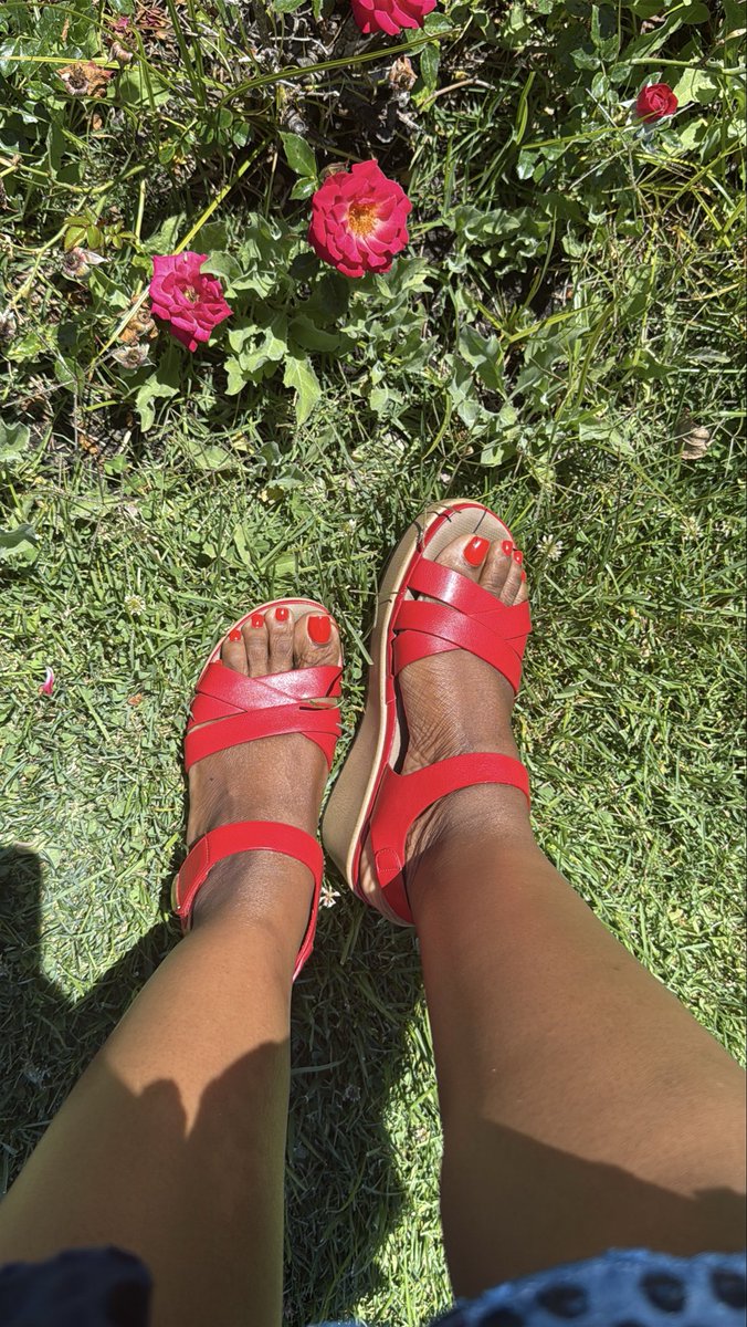 alanabrookssole's tweet photo. Hi I’m Alana. 

I offer customised feet content and findom drains 💰

For quick replies, pay my initial $50 🤑

All my links 🌶️
https://t.co/9sWL1Qk1tf

Dm me for prices 💰 https://t.co/nsRCaqh7Dx