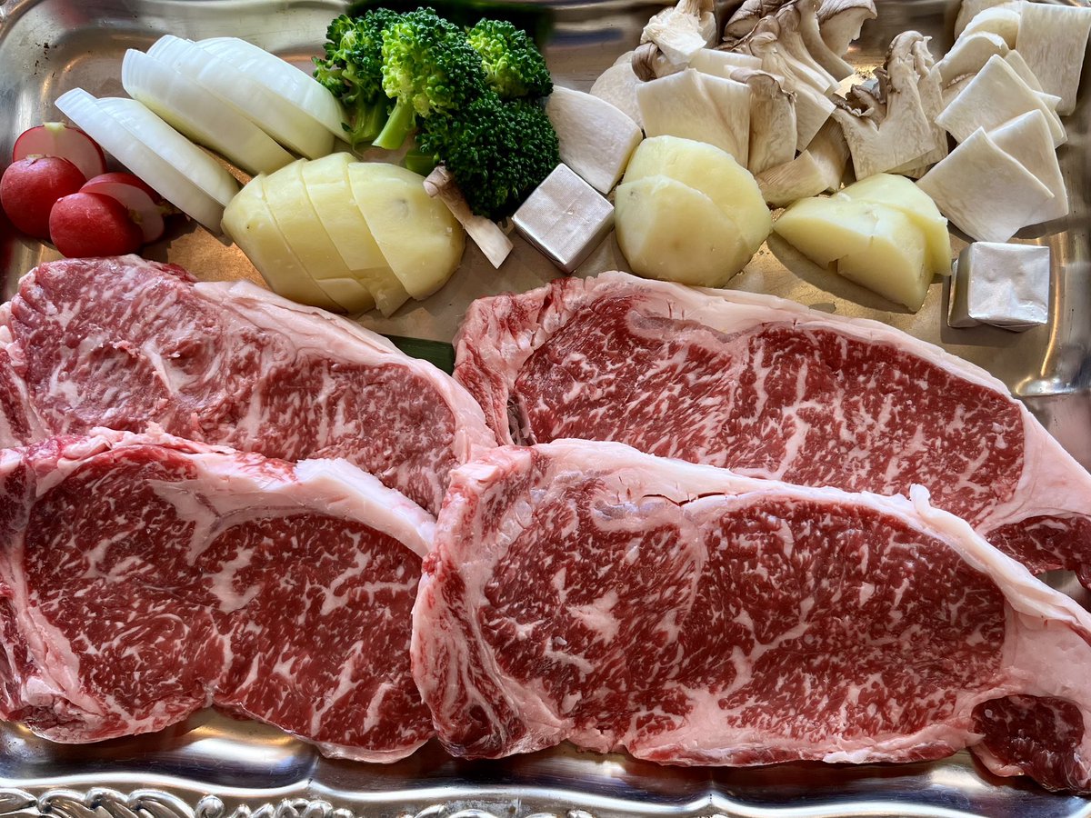 hamanako877's tweet photo. #肉自慢 の浜名湖バナナから🥩
#今日は29日『 #肉の日 』
大ぶりな #北海道産牛肉 で #手ぶらBBQ
口溶けの良い脂 #キロサ牛サーロイン の #鉄板ランチ どちらもお肉はお任せください💪#当日予約 オッケー
お肉が食べたい貴方‼️
今すぐ053-526-7567へ
#浜松市プレミアム商品券 
https://t.co/v2PRp4Hzai https://t.co/xUdWY9MgeX