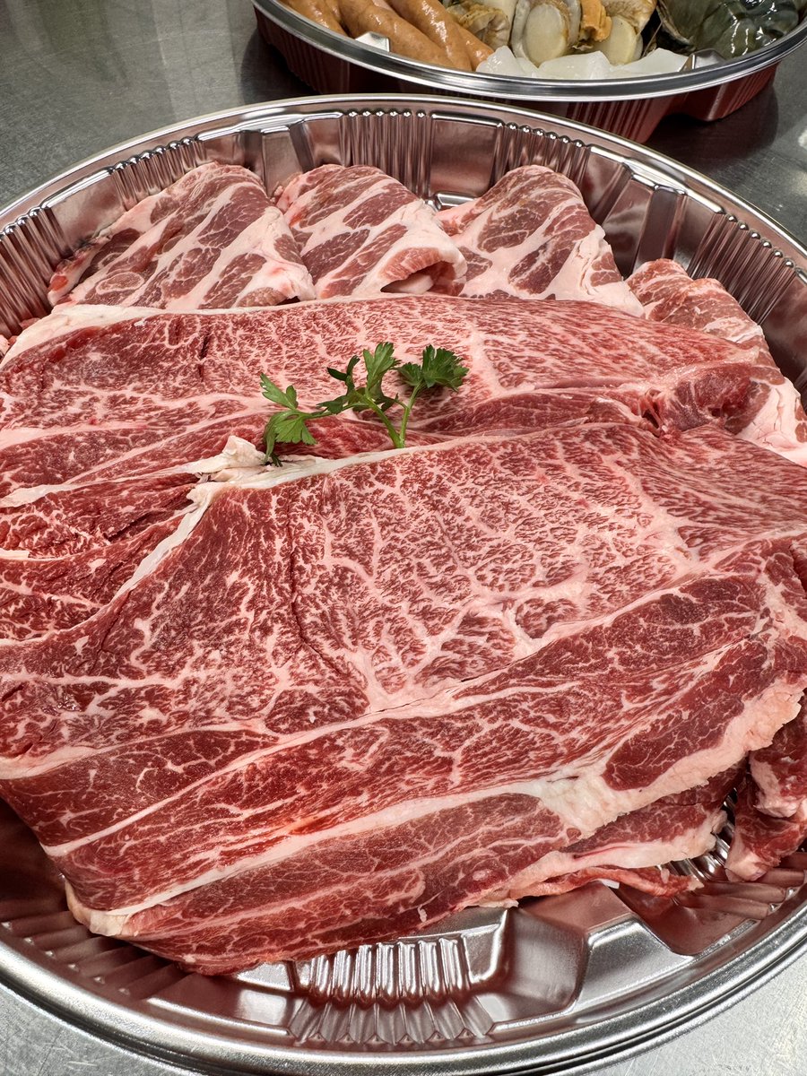 hamanako877's tweet photo. #肉自慢 の浜名湖バナナから🥩
#今日は29日『 #肉の日 』
大ぶりな #北海道産牛肉 で #手ぶらBBQ
口溶けの良い脂 #キロサ牛サーロイン の #鉄板ランチ どちらもお肉はお任せください💪#当日予約 オッケー
お肉が食べたい貴方‼️
今すぐ053-526-7567へ
#浜松市プレミアム商品券 
https://t.co/v2PRp4Hzai https://t.co/xUdWY9MgeX
