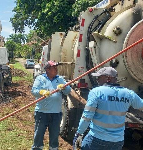 IDAANinforma's tweet photo. Estamos trabajando en San Miguelito!

📍 Mañana lunes 29 de junio de 2026 en horario  de 9:00 a.m. a 2:00 p.m., se realizarán trabajos de reparación, limpieza y mantenimiento en la línea sanitaria ubicada en la parada de  buses de calle M., corregimiento  José Domingo Espinar. https://t.co/mAlAaj9kfv