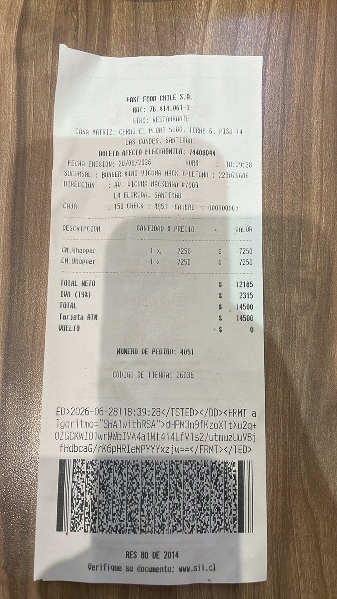 Ern_stereo's tweet photo. @BurgerKing @BurgerKingCL les di nuevamente una oportunidad y me volví a decepcionar.
Cada vez que entro a este local es por mi hijo TEA severo.
No tienen menú azul, más de 15 minutos de espera en un local VACÍO, papas frías y un local sucio lleno de papeles.
@McDonalds_Cl lover https://t.co/gCgHwnQjFc