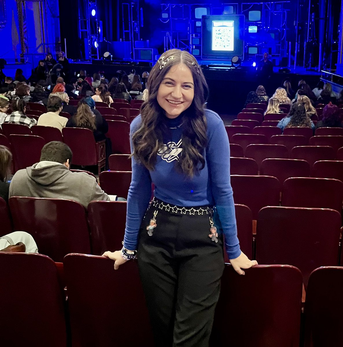 DnPMandi's tweet photo. Intro post for #dnptwt ~
- Mandi, 33, she/her
-Been watching Dan and Phil since 2011
-I’m the definition of a Disney Adult
-I love grandma crafts, broadway, Good Omens, reading, and Michael Sheen https://t.co/Et88uMK0da