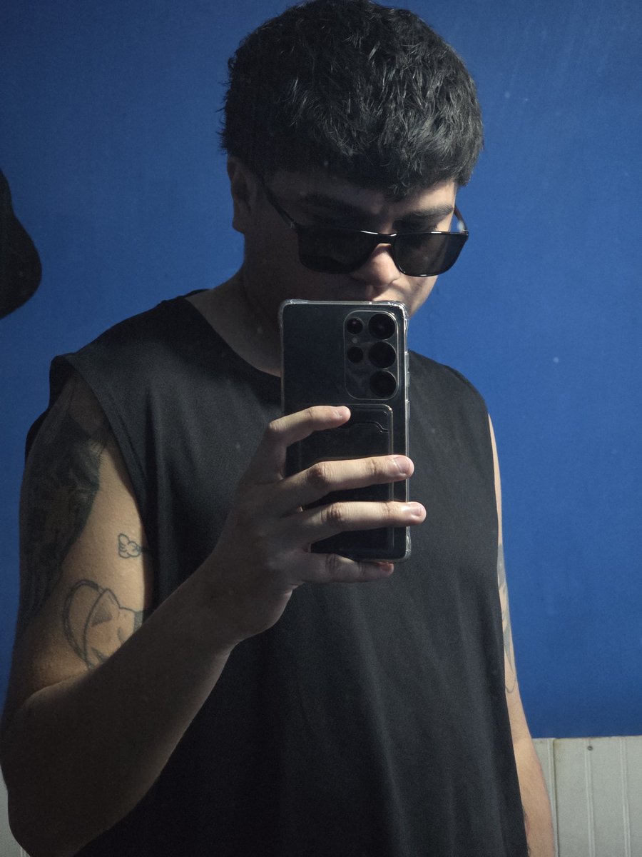 saturnism0's tweet photo. Toi aburrido :( ola https://t.co/BNrieSbR5S