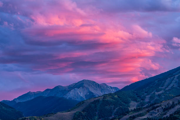 J3laze's tweet photo. This stunning view captures Buttermilk Mountain in Aspen, Colorado, showcased against a vibrant twilight sky.Location DetailsSki Resort Area: This slope is part of the world-famous Aspen Snowmass ski destination.Mountain Range: It belongs to  the Roaring Fork Valley. https://t.co/JVuvUp6VVX