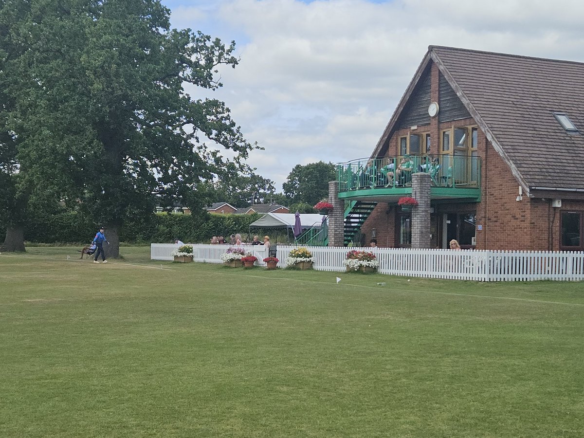 buncranaboy's tweet photo. Berkswell 149/5 Leamington 146/8 in Birmingham League T20 QF, attendance 40. A game that never close with the visitors 95/8 after 16.4 overs almost became a contest which could have been squared off the last ball. https://t.co/fsxRbQA5ub