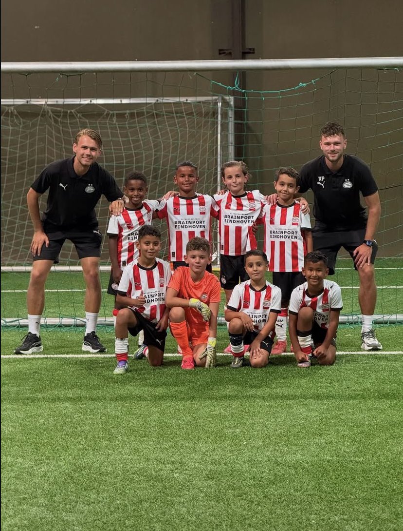 a_stapel's tweet photo. 25/26 ✔️

Ik kijk terug op een waardevol eerste seizoen bij PSV. Als assistent-trainer was ik betrokken bij alle lichtingen in de onderbouw, kreeg ik de kans om zelf wedstrijden te coachen en ging ik naar acht toernooien in het buitenland. https://t.co/wuI8UxtIWw