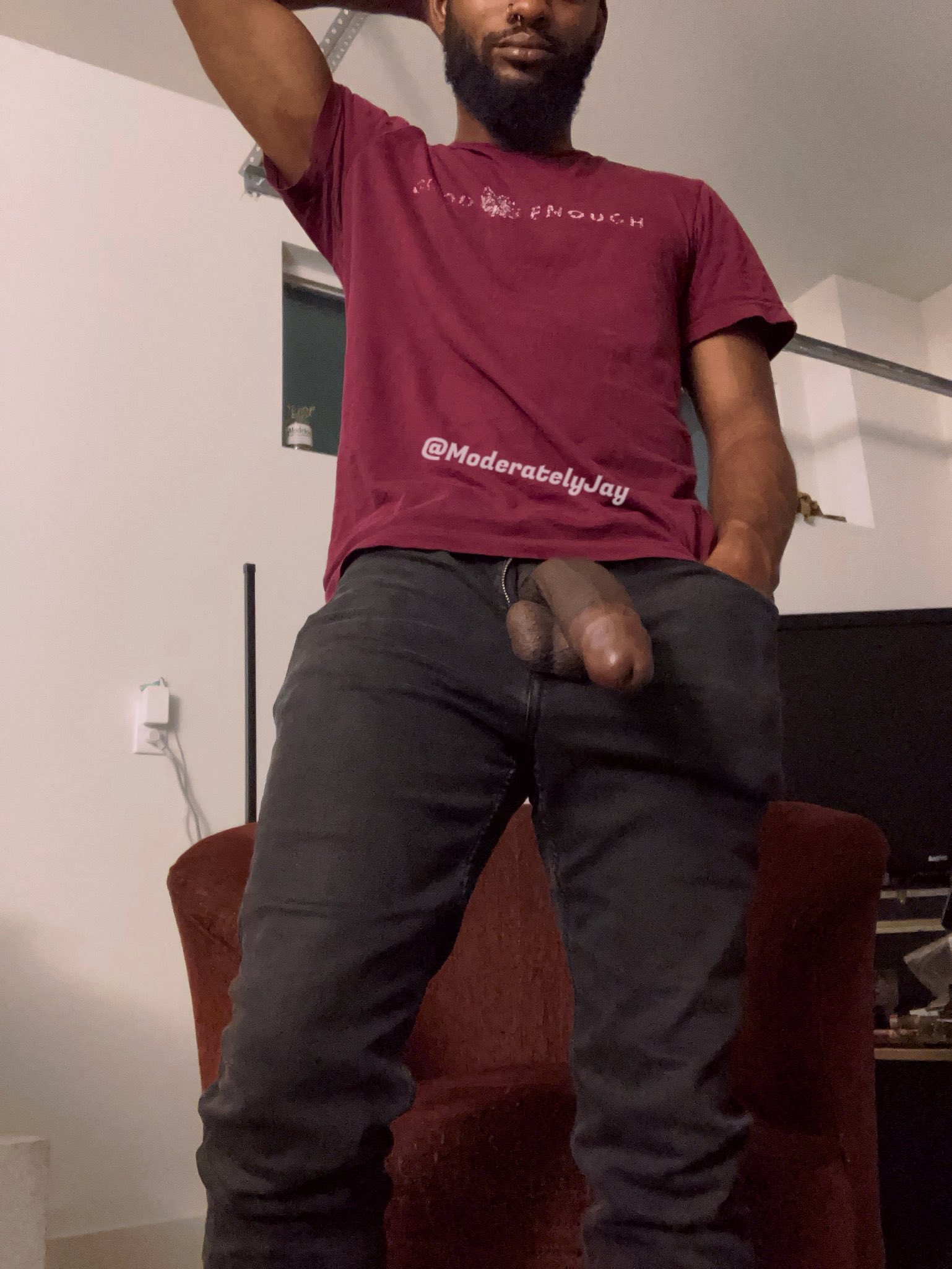2 pic. What are you staring at?! You act like you’ve never seen pants worn like this before… 🤷🏾‍♂️ https://t.co/lBsELrAyQu