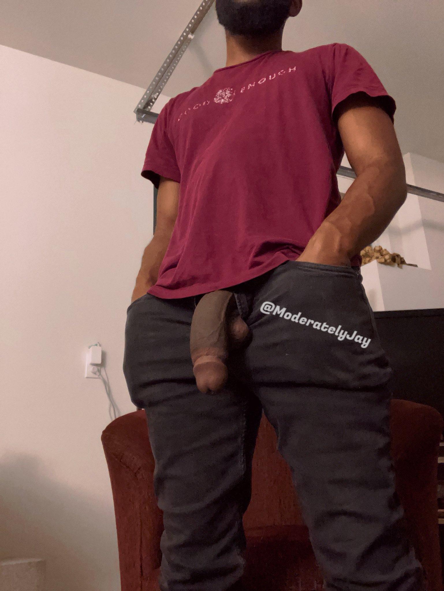 1 pic. What are you staring at?! You act like you’ve never seen pants worn like this before… 🤷🏾‍♂️ https://t.co/lBsELrAyQu