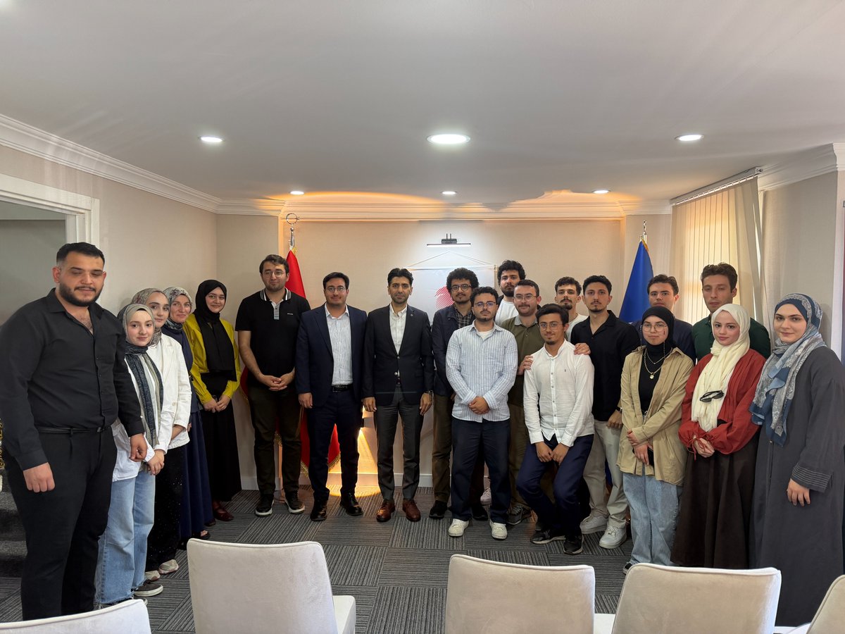 utdresmi's tweet photo. Ülke Uzmanı Yetiştirme Programı (ÜUYP) Haziran ayı atölyelerini genel merkezimizde başarıyla tamamladık! 

Bu ayki programımızda, Türkiye Maarif Vakfı YK Üyesi Ali Çiçek ile Siyaset Bilimci Büşra İslam’ı konuk ederek kıymetli tecrübelerinden istifade ettik. 

Almanya, Bosna-Hersek, Azerbaycan ve KKTC masası uzman adaylarımızın bölgesel analizleriyle zenginleşen atölyemize katkı sunan tüm konuklarımıza teşekkür ederiz.

#üuyp #utd #üuyp26