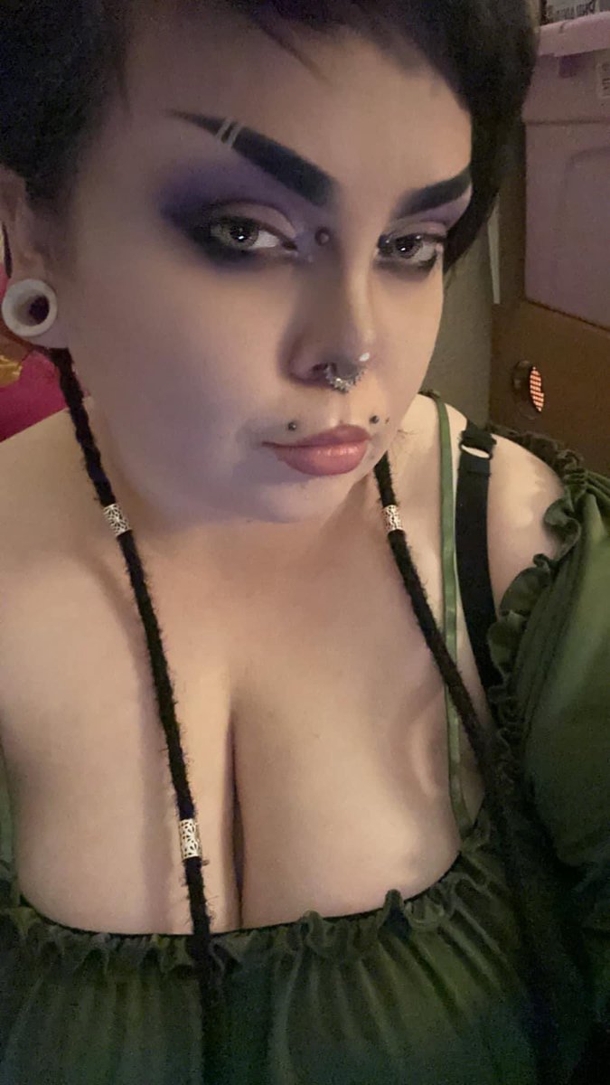 bbwgothprincess's tweet photo. Looking for a loser to drain rn xo

#findom #alt #goth #bbw #paypig #feet https://t.co/N4Kyh7DOvd