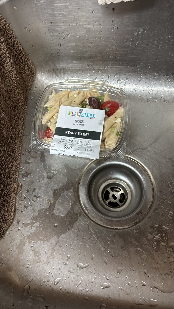 the_bdudley's tweet photo. @HEB in Abilene has please teach your people how to bag. When I don’t see them out my pasta salad in a bag on it’s side with the three ready to eat meals I bought and now I am cleaning dressing off my meals and the pasta salad likely has no dressing left in the container. https://t.co/jACQdkfNse