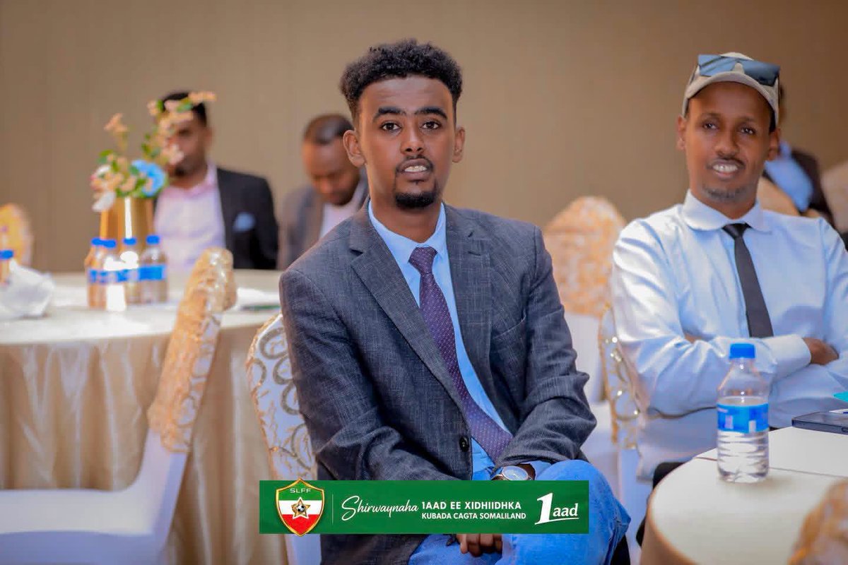 Hamse_Dabare's tweet photo. Shirweynihii maanta la soo gebogabeeyey wuxuu saldhig u noqon doonaa hal xeer iyo hal nidaam oo lagu maamulo kooxaha dalka, taas oo muhiim u ah horumarinta kubadda cagta #Somaliland,Waxaa si rasmi ah lagu ansixiyey Buugga iyo Xeerarka Kubadda Cagta cod aqlabiyad ah oo dhan 48 cod https://t.co/wbhkVjC8pg