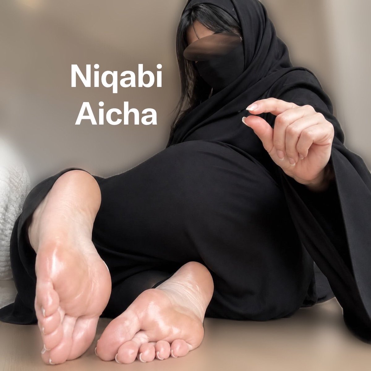 NiqabiAicha's tweet photo. I bet that you cant resist my Hijabi Sorcery 🦹🏻‍♀��

Now do what i want and massage my Arab soles 💅🏻 https://t.co/WARY5AgDDN