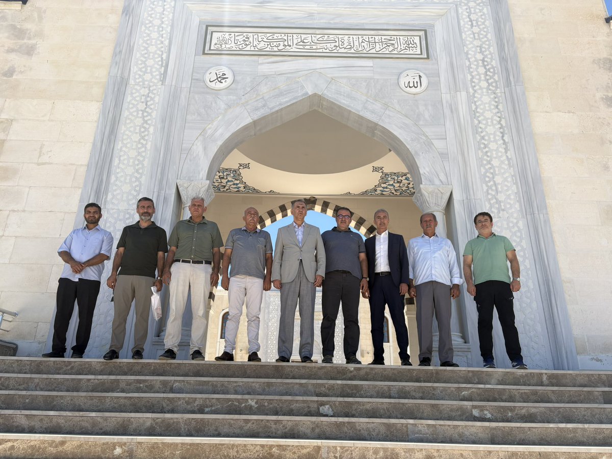 FHMCELIK's tweet photo. 📍ADIYAMAN
Önceki Dönem Valimiz Sayın  @mahmutcuhadar4 ile Birlikte Samsat Belediye Başkanımız Sayın @halilfrat2 'ın Ev Sahipliğinde, Safvan Bin Muattal Hazretleri'nin Kabri ve Külliyesini Ziyaret Ettik.
Nazik Ev Sahipliği ve Samimi Misafirperverliği Dolayısıyla Teşekkür Ediyorum https://t.co/P5azcV24r5