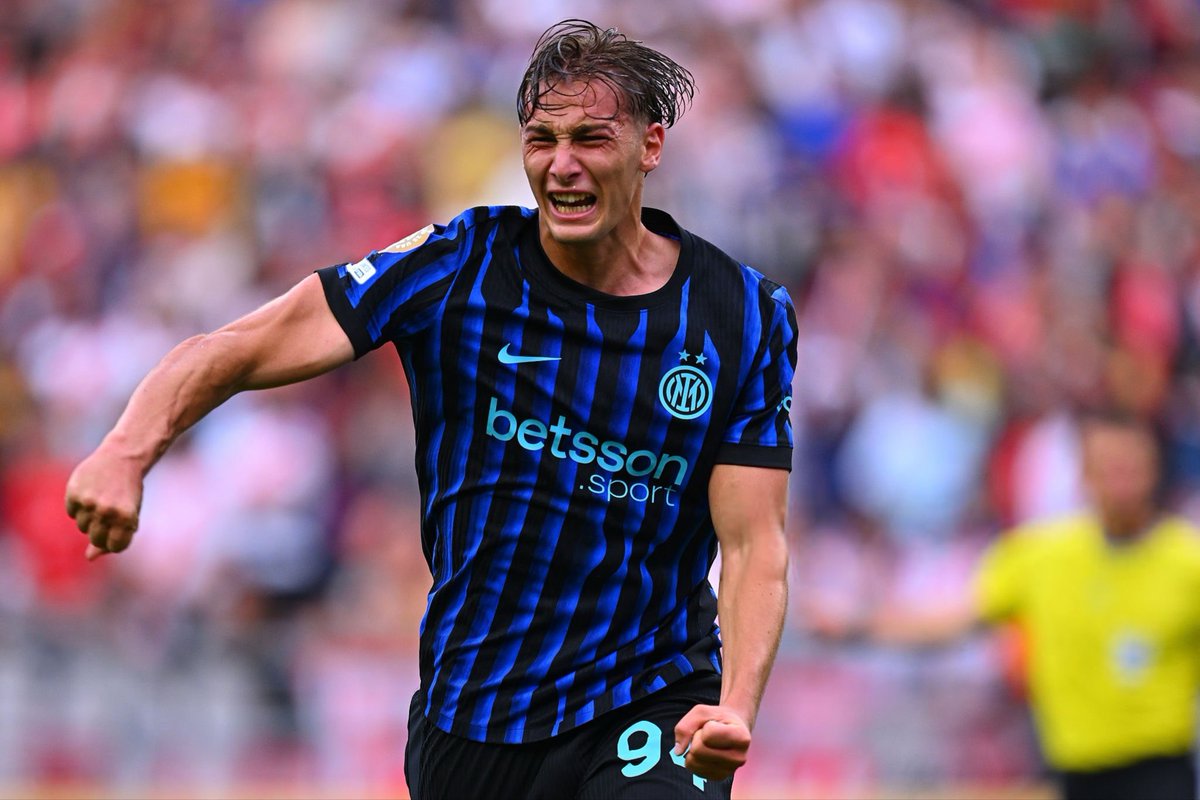 piacere_inter's tweet photo. 🚨🇮🇹 Pio #Esposito: il #ManchesterUnited lo ha inseguito un anno e mezzo fa e avrebbe messo una mega cifra e un super ingaggio. Ma per l’#Inter Pio è sempre stato intoccabile: nei prossimi giorni ulteriori dialoghi per il rinnovo, ingaggio da 3,5-4 milioni più bonus a stagione. https://t.co/nH5ln7jKd7