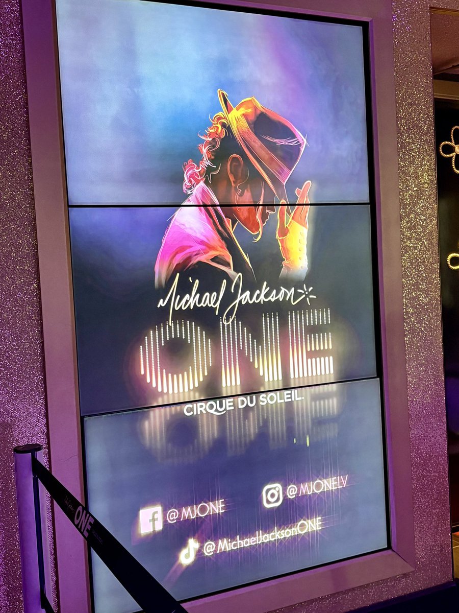 kmgrprincess's tweet photo. Michael Jackson ONE🕺

ラスベガスに来たらショーは絶対観たい🥺

久しぶりのシルク・ドゥ・ソレイユ✨️
曲がマイケル・ジャクソンに変わるだけなのかなと思っていたけど、いろいろな演出があって楽しかった🎶😆 https://t.co/kr34PfFzcb
