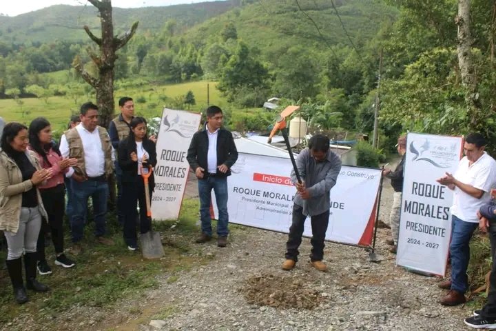 INFOChicon's tweet photo. #Municipios ||🔴➡️ Inicia Roque Morales Iturbide, pavimentación de una calle en colonia "Providencia" en #Chiconcuautla, #Puebla.
@Gob_Puebla

Más información ⤵️ 
https://t.co/RgofiilM4I

#INFOChiconcuautlaDigital 📰💯 https://t.co/quvQ9QHv1B