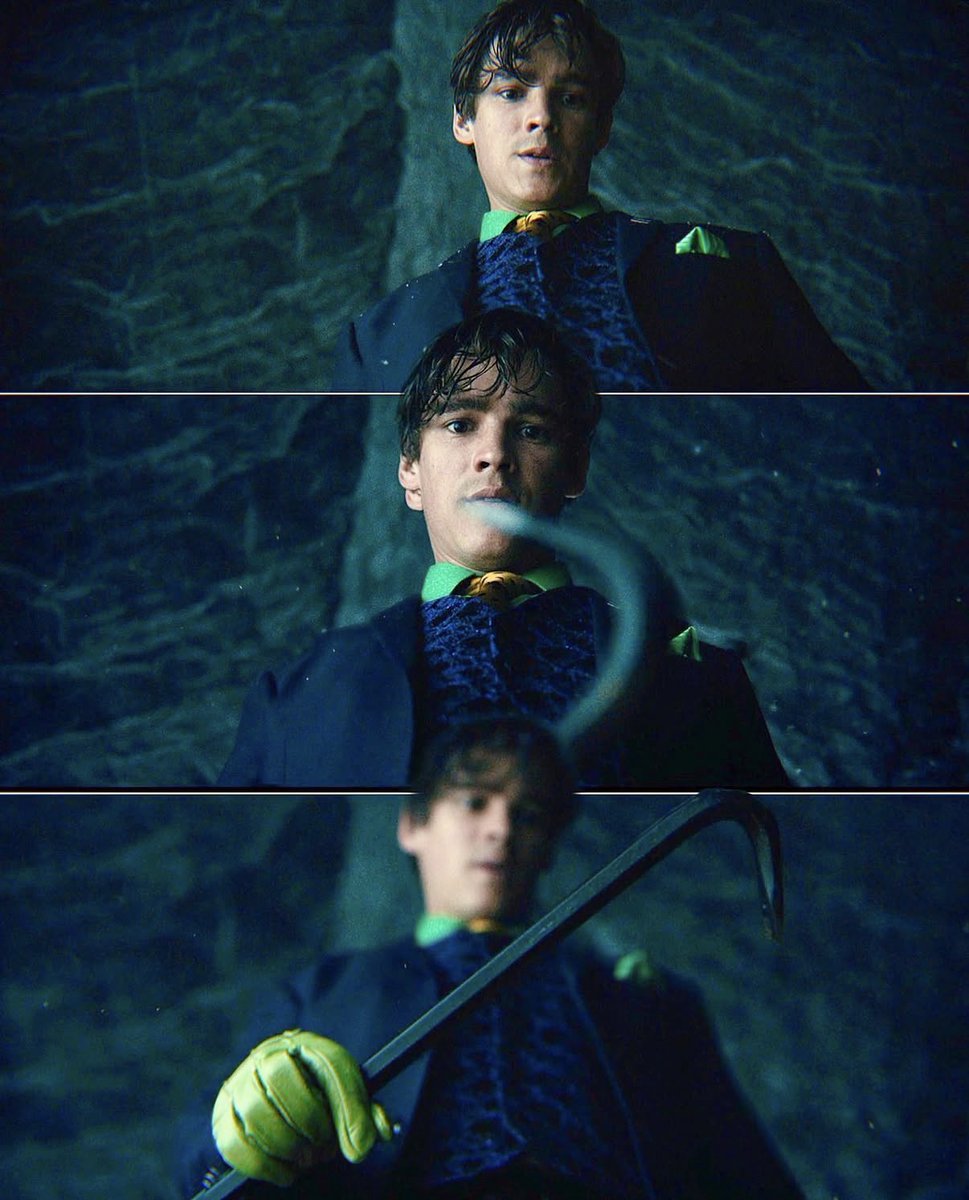 JokerUpdatesHA's tweet photo. Brenton Thwaites’ Dick Grayson wears The Joker’s suit in a hallucination sequence 

- ‘TITANS’ Season 3 https://t.co/2bVayFMawj